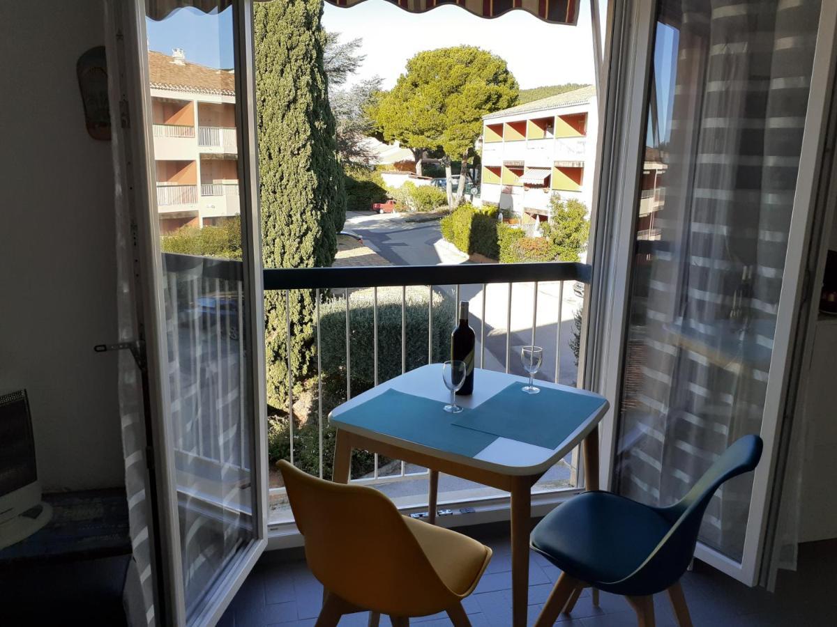 Bandol nature et loisirs: Parking/ Piscine Extérieur photo