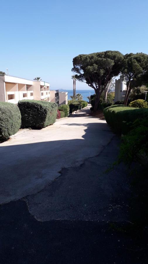 Bandol nature et loisirs: Parking/ Piscine Extérieur photo